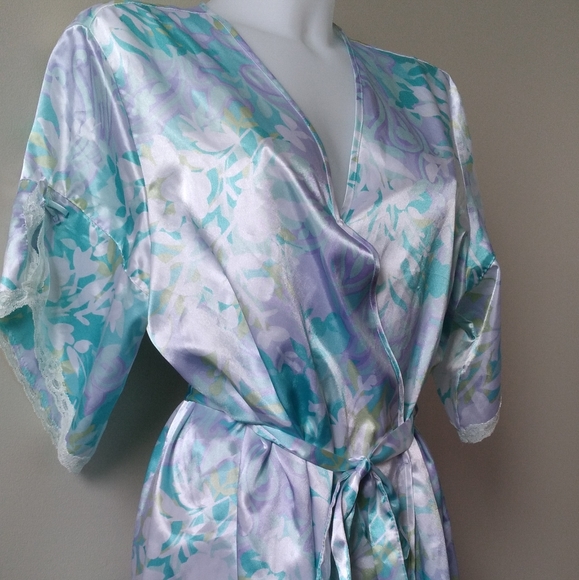 Pretty Vintage Satin Robe With Lace Detail on Sleeves, by Secret Treasures XL - Picture 2 of 11